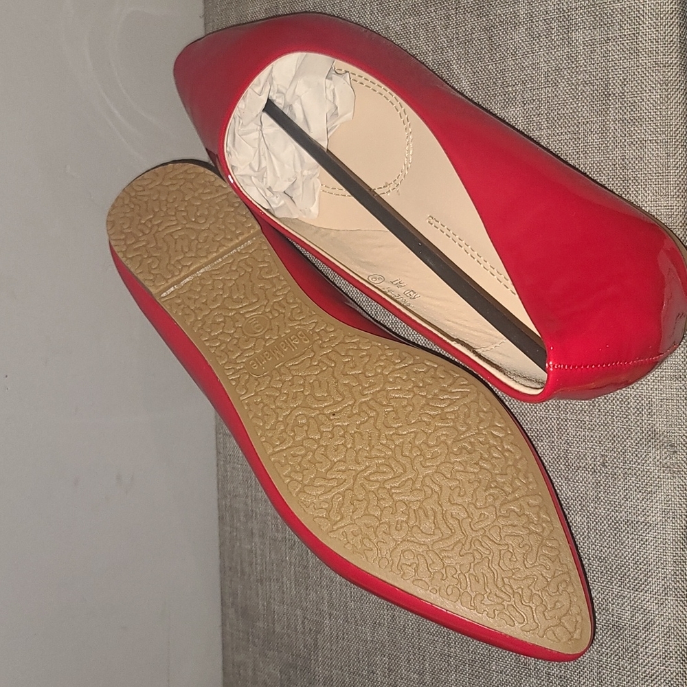 Red flats - Picture 3 of 4